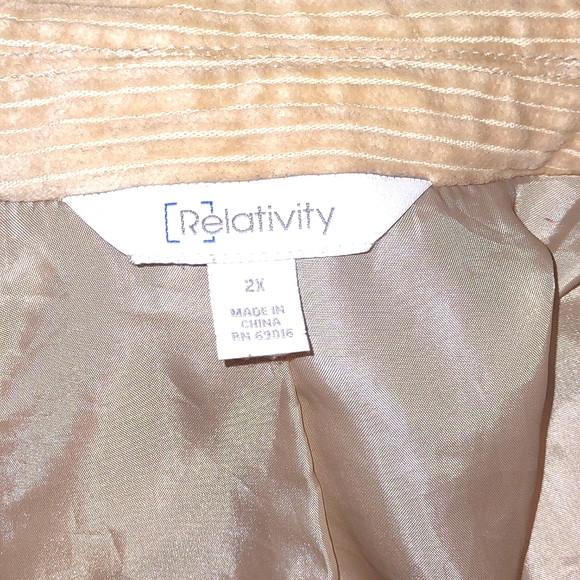 ✨Host Pick✨ Women's Corduroy Tan Jacket - Picture 5 of 13